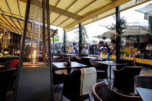 Un bar din Italia "încarcă" notele clienţilor cu un euro la fiecare înjurătură rostită. Suma pe care a reuşit s-o strângă patronul