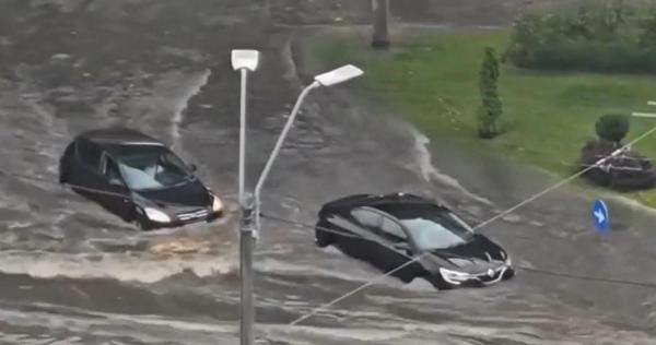 Cauzele furtunii de luni din Capitală. ANM: Astfel de fenomene vor deveni deosebit de extreme