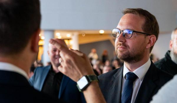 Încep alegerile interne în USR. Cine sunt candidaţii înscrişi pentru şefia partidului