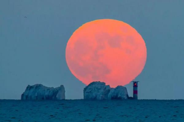 Când atinge apogeul fenomenul astronomic "Luna Căpşună" şi cum ne afectează