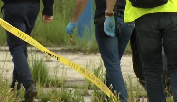 Adolescent împușcat cu pistoale de tip airsoft, într-un parc din Ploiești. Doi tineri, arestați preventiv