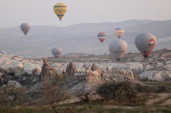Două baloane cu aer cald s-au prăbușit în Turcia. O persoană a murit, alte 19 au fost rănite