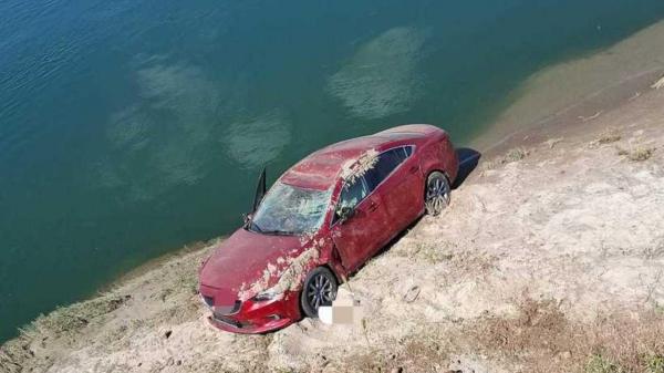 S-au răsturnat cu maşina 4 matri, spre râul Olt