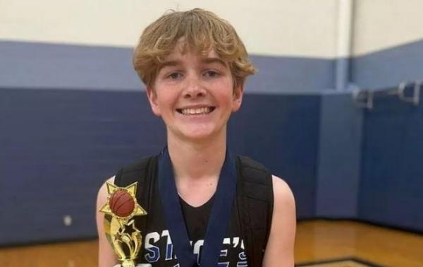 Zâmbetul unui băiat de 14 ani, stins în doar câteva ore de o bacterie necruţătoare."Dumnezeu l-a chemat acasă"