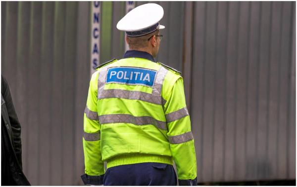 Cerșetor din Arad, agresiv cu oamenii care nu-i dădeau bani. Când au venit polițiștii, s-a dezbrăcat complet