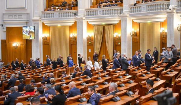 Patru deputaţi demisionari din SOS România au trecut la PSD. Social democraţii au acum 126 de parlamentari