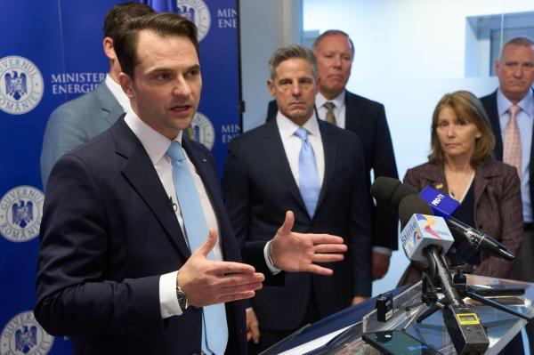 "Arză-te-ar focul să te ardă". Sebastian Burduja, ameninţat de fostul preşedinte al CNCIR