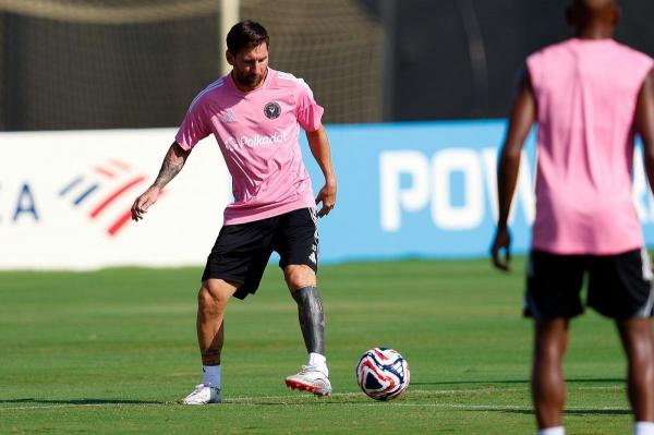 Pe 24 iunie 1987 s-a născut fotbalistul argentinian Lionel Messi