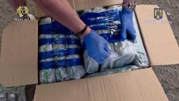 Un bărbat a fost prins în Bucureşti în timp ce transporta 9 kg de canabis. De unde avea drogurile