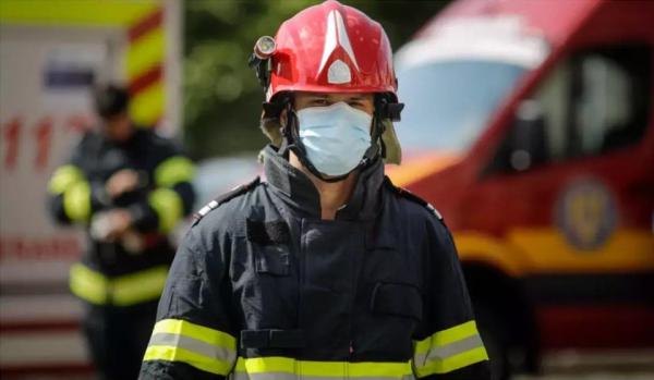 Incendiu puternic la o casă din Ghimbav. 25 de persoane s-au autoevacuat