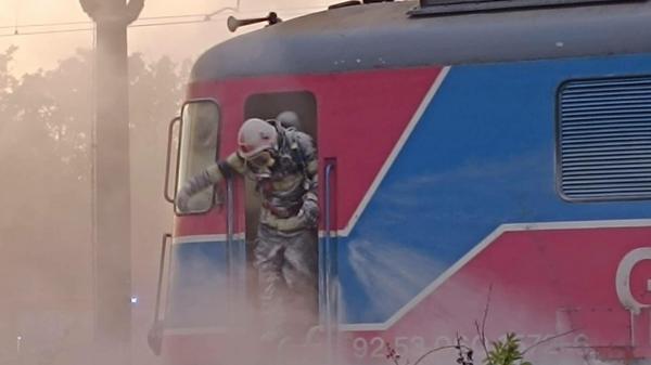 Incendiu la locomotiva unui tren care tracta 36 de vagoane cu ţiţei, în Prahova