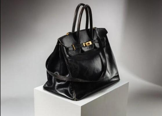 Prima geantă Birkin creată de casa de modă Hermes va fi scoasă la licitație în luna iulie
