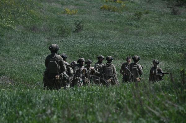 Revoltă într-un centru de recrutare din Kiev. Mai mulţi bărbaţi s-au baricadat în clădire