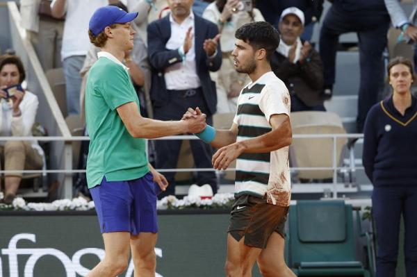 Carlos Alcaraz l-a învins pe Jannik Sinner, în finala de la Roland Garros