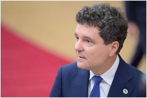 Nicuşor Dan contestă la CCR legea care modifică OUG privind interzicerea simbolurile fasciste și rasiste
