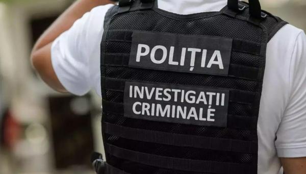 O mamă din Buzău şi-a aruncat copilul nou-născut în toaleta din curte. Bebeluşul a murit sufocat