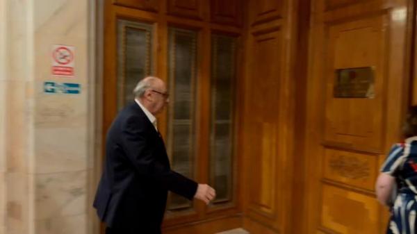 Fost ministru, despre bonusurile "neruşinate" de la CCR: Românii achită nota de plată pentru dezmăţ