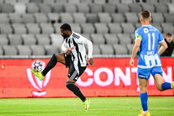 Fotbaliştii de la Universitatea Craiova şi Universitatea Cluj visează la calificarea în grupele Conference League