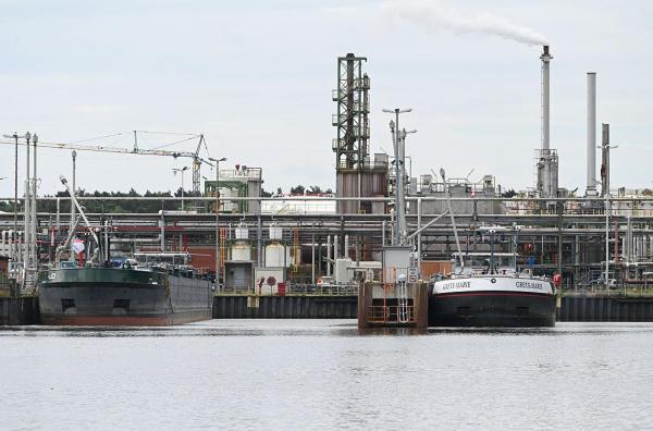 Industria petrochimică din Europa, în declin. Combinatele se închid: "Este ca şi cum ai fi pe Titanic"