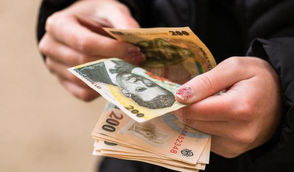 Avertisment: Experții economici trag un semnal de alarmă pentru un risc ridicat de recesiune