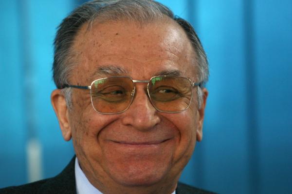 Ion Iliescu, internat de 49 de zile: somnolență și slăbiciune accentuată, dar stabil cardiovascular