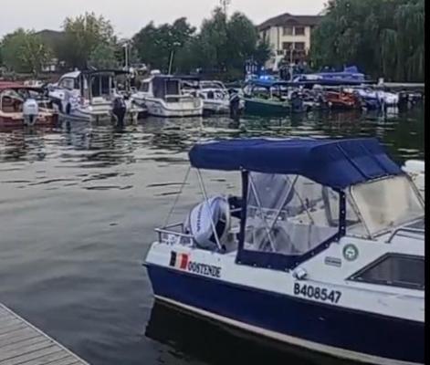 Ambarcaţiune cu turişti, răsturnată în Delta Dunării: mai multe persoane, resuscitate
