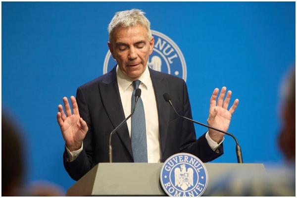 Dragoș Anastasiu, la conferința de presă în care și-a anunțat demisia. 27 iulie 2025