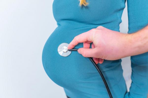 50 de copile dintr-un cătun din Maramureş, însărcinate. Unele dintre ele au sub 12 ani