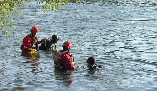 Un tânăr egiptean a murit înecat în Criş, în Oradea. Prietenii lui au sunat la 112