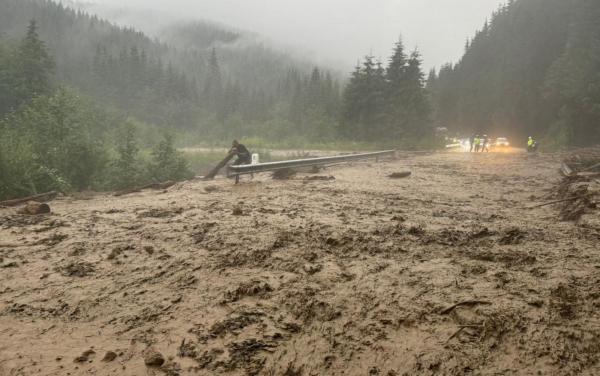 Alertă de inundații în România. Râuri din 15 județe, sub cod galben până miercuri la ora 12.00