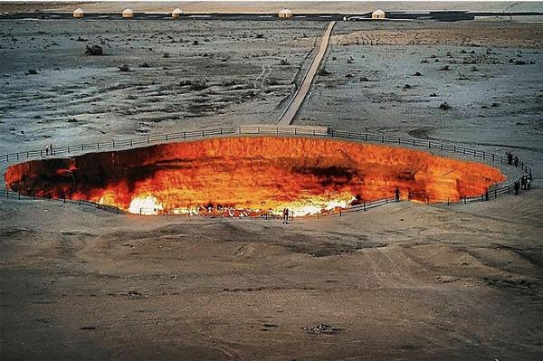 "Poarta către Iad" se închide după aproape 50 de ani. Cum a apărut craterul de foc din deşertul Karakum