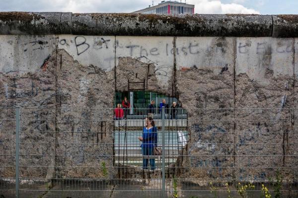 Pe 13 august 1961 a început ridicarea Zidului Berlinului