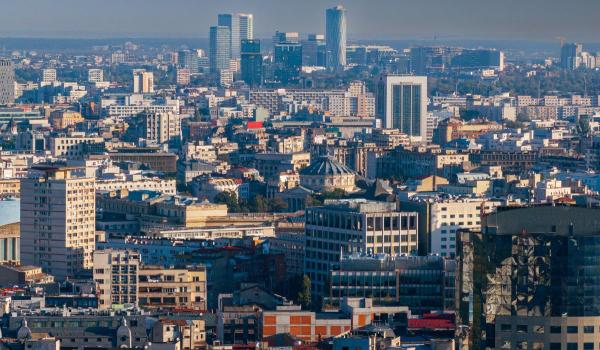 Românii preferă apartamente vechi, mai mici și achizițiile cash