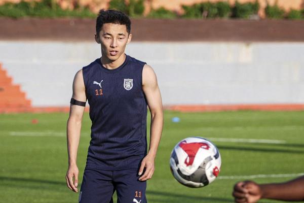 Abbosbek Fayzullaev este vedeta formaţiei Istanbul Başakşehir