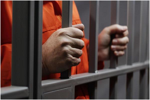 Un deținut și-a scos ochii cu mâinile, ca să evite execuția. Era condamnat pentru că și-a ucis soția și copiii
