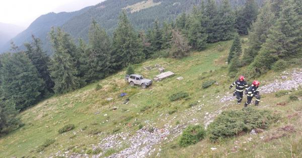 Şase persoane rănite, după ce o maşină de teren s-a răsturnat pe un traseu montan în Maramureş