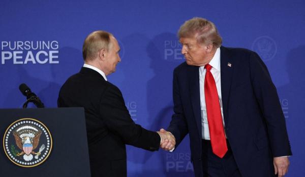 Ce trădează limbajul corporal al lui Trump după întâlnirea cu Putin. Expert: Se întâmplă altceva în mintea lui