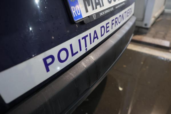 Mii de pachete de țigări, descoperite în maşina unui bulgar de vameşii din Giurgiu