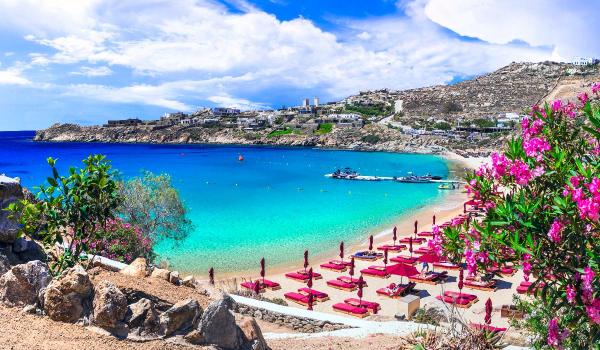 În "Thailanda Europei", doar turiștii străini se bucură de vacanțe. Localnicii nu își mai permit să plece