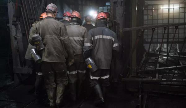 Nu mai sunt bani de salarii pentru minerii din Valea Jiului. Aceştia cer intervenţia Guvernului