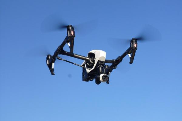 Românii de la curte, supravegheați cu drone și sateliți. Modificările gospodăriei, raportate primăriei