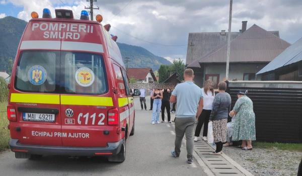 Fetiţă de 10 ani, lovită de un motociclist cu permisul suspendat. Tânărul a mutat motocicleta neînmatriculată