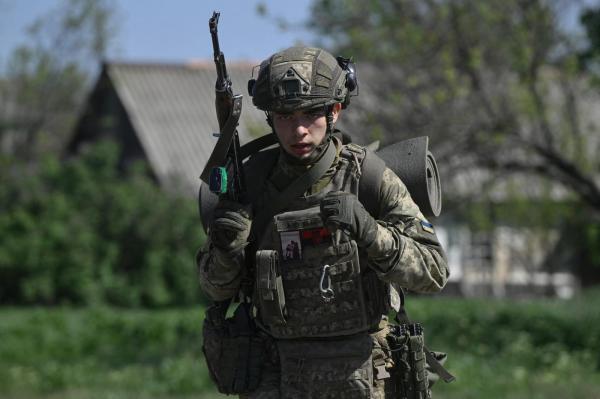 Ucraina relaxează legea marţială: bărbaţii între 18 şi 22 de ani pot pleca din ţară