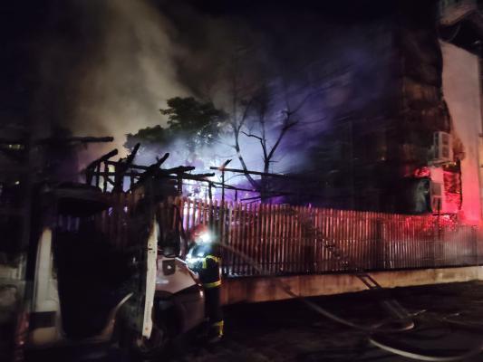 Incendiu la un restaurant din Galaţi, în timpul unei petreceri de majorat. 70 de persoane s-au autoevacuat