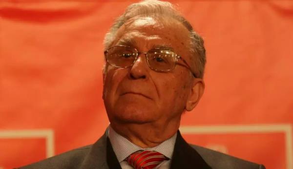 Apar ştiri false despre Ion Iliescu. Ce avertisment dau medicii.