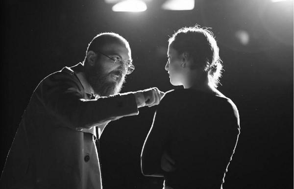 Piesa de teatru "Tavanul de sticlă" se joacă marţi, 5 august, la Teatrul Nou din Bucureşti