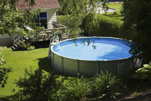 Doi copii, găsiţi morţi într-o piscină, în o localitate pe Coasta de Azur. FOTO - Profimedia