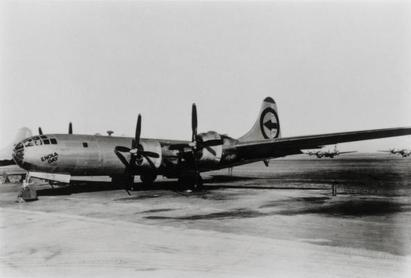 Pe 6 august 1945, bombardierul american Enola Gay a lansat prima bombă atomică, denumită Little Boy, asupra orașului japonez Hiroshima