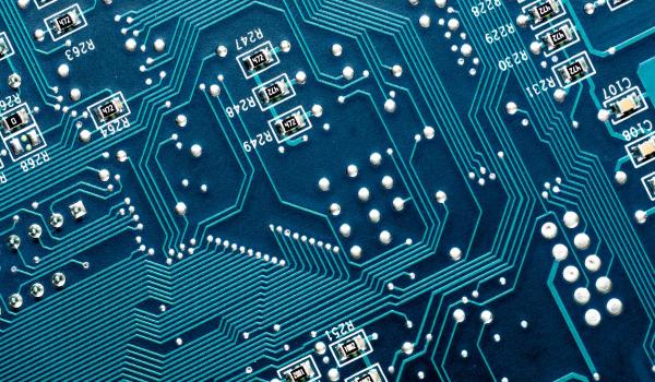 Trump anunţă tarife de 100% pentru unele importuri de semiconductori. Anunţul Taiwanului