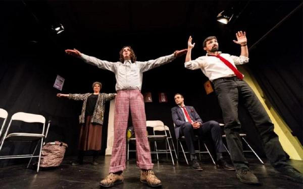 Piesa de teatru "Clinica Sinucigaşilor" se joacă vineri, 8 august, la Teatrul În Culise din Bucureşti